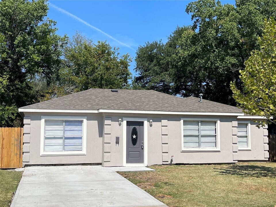 903 Roper St in Houston, TX - Building Photo