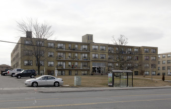 Wilson Court Apartments in Toronto, ON - Building Photo - Building Photo