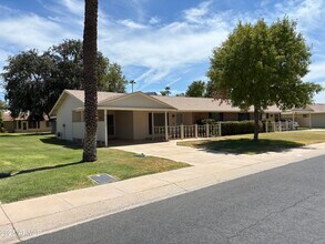 10120 W Kingswood Cir in Sun City, AZ - Building Photo - Building Photo