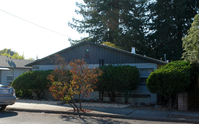 1037 A King St in Santa Rosa, CA - Building Photo - Building Photo