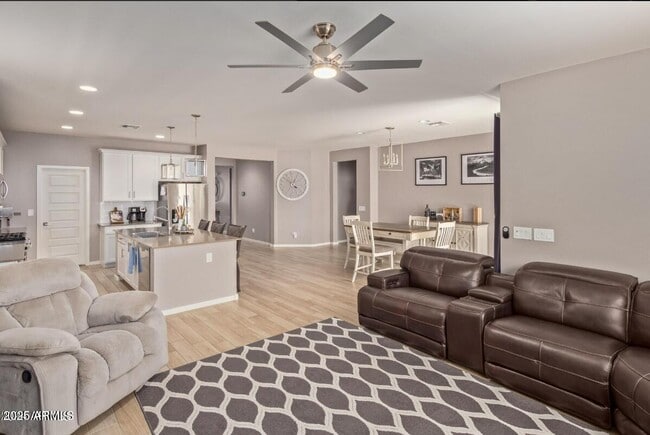 547 W Panola Dr