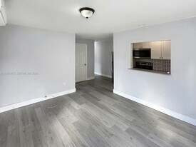 6647 SW 59th Pl, Unit 101 in South Miami, FL - Building Photo