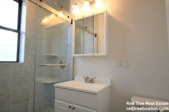 11 Queensberry St, Unit 35 in Boston, MA - Foto de edificio - Building Photo