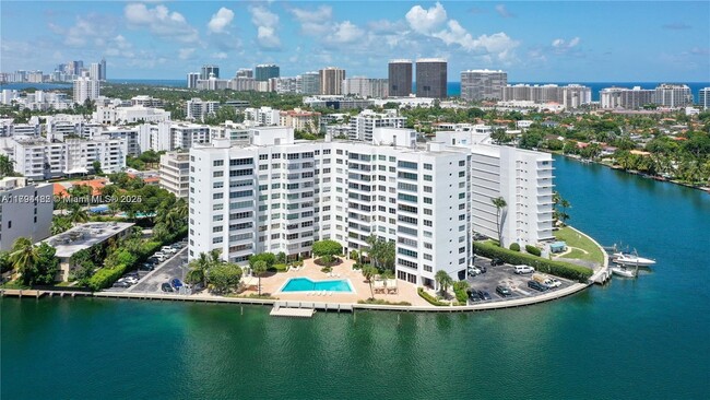 property at 9102 W Bay Harbor Dr