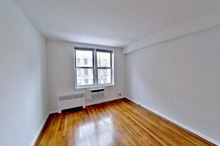 340 E 58th St in New York, NY - Building Photo