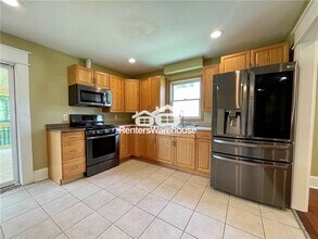 5810 Francis Ave in Des Moines, IA - Building Photo - Building Photo