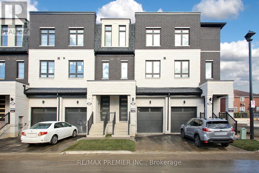 5893 Saigon St in Mississauga, ON - Building Photo