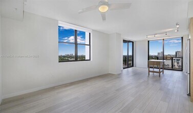 555 NE 8th St, Unit 2202 in Fort Lauderdale, FL - Building Photo - Building Photo