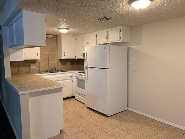 997 N 5th St in Noble, OK - Building Photo - Building Photo