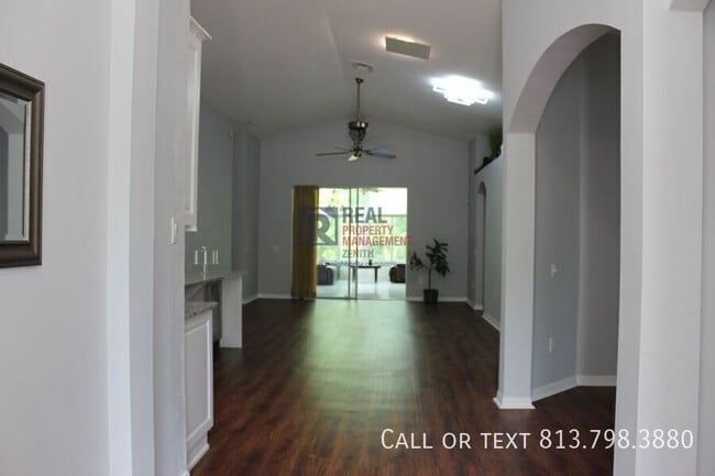 31215 Wrencrest Dr in Zephyrhills, FL - Building Photo - Building Photo