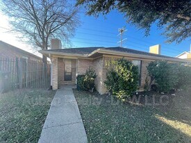 2424 Sherry St in Arlington, TX - Building Photo