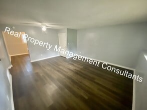 704 NE Ball Dr, Apt C in Lee's Summit, MO - Building Photo - Building Photo