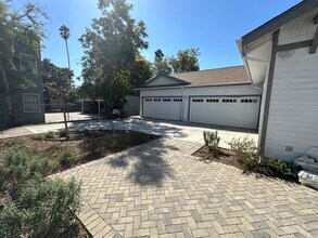 1075 N Los Robles Ave in Pasadena, CA - Building Photo - Building Photo