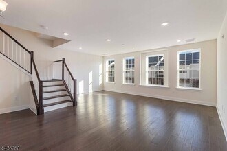 28 Colgate Dr in Morristown, NJ - Building Photo - Building Photo