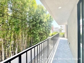 10806 Blix St in Los Angeles, CA - Building Photo - Building Photo