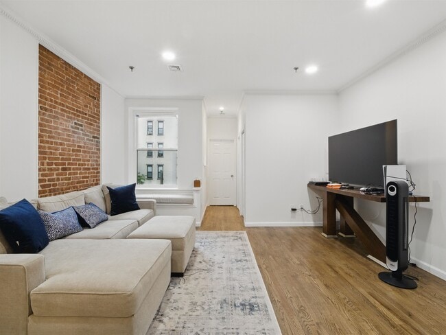 214 Park Ave in Hoboken, NJ - Building Photo - Building Photo