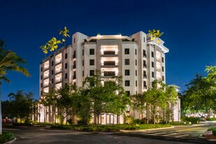 701 Valencia in Coral Gables, FL - Building Photo