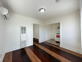 2255 Linden Ave in Long Beach, CA - Building Photo