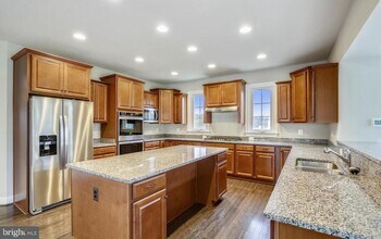 14673 Falconaire Pl in Leesburg, VA - Foto de edificio - Building Photo
