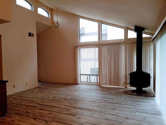 11445 Madera Rosa Way in San Diego, CA - Building Photo - Building Photo