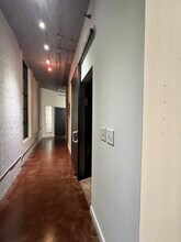 1122 Jackson St, Unit 720 in Dallas, TX - Foto de edificio - Building Photo