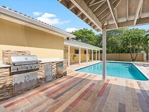 2570 NE 209th Terrace in Miami, FL - Building Photo - Building Photo