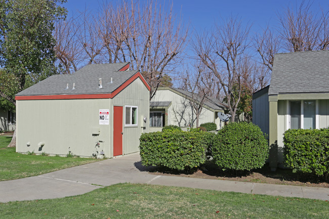 West Hills Apartments in Coalinga, CA - Building Photo - Building Photo