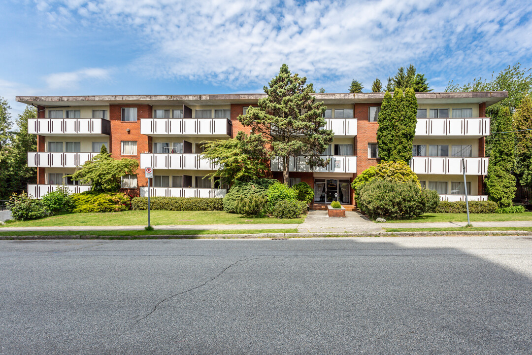 Ashley Mansions in New Westminster, BC - Building Photo