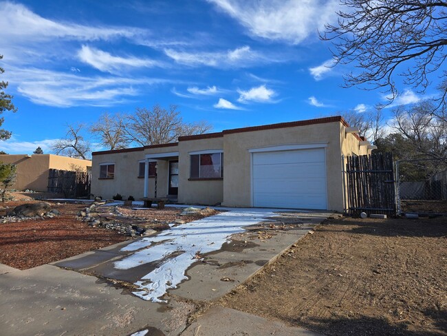 102 La Placita Cir in Santa Fe, NM - Building Photo - Building Photo