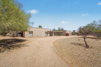 4840 E Fanfol Dr in Paradise Valley, AZ - Building Photo - Building Photo