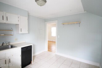 28 Locust St, Unit 2 in Greenwich, CT - Building Photo - Building Photo