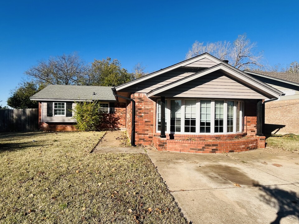 917 S State St in Edmond, OK - Foto de edificio