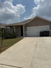 401 Wren Ln in Kyle, TX - Building Photo - Building Photo