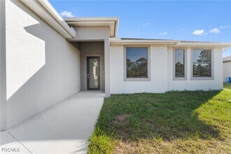 1134 Cummings St E in Lehigh Acres, FL - Building Photo - Building Photo