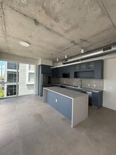 113 NW 24th St in Miami, FL - Foto de edificio - Building Photo