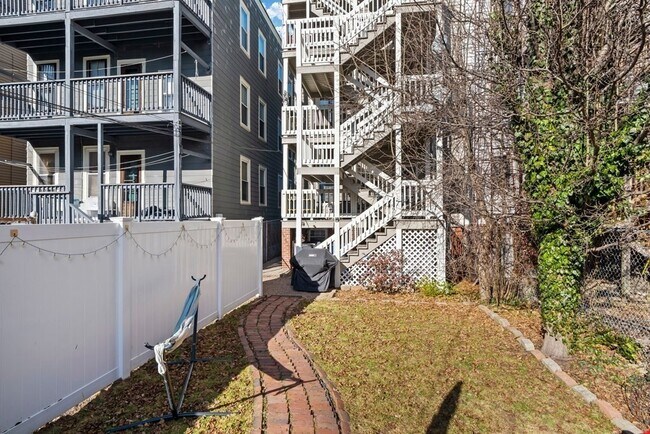 673 E 2nd St, Unit 1
