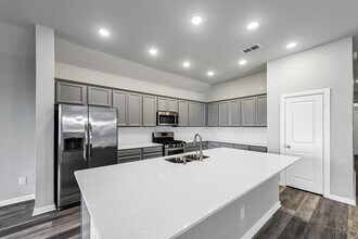 4946 Hitchings Ct in Arcola, TX - Foto de edificio - Building Photo