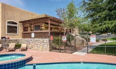Cuestas Apartment Homes in Las Cruces, NM - Foto de edificio - Building Photo