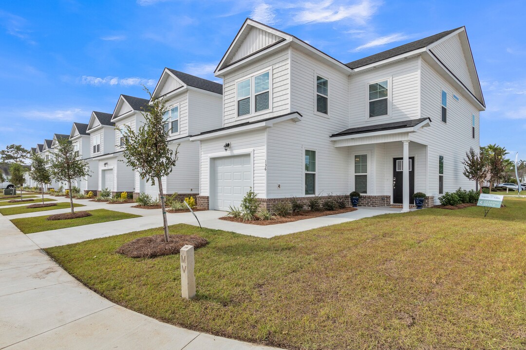 Legato Lakes in Pooler, GA - Foto de edificio