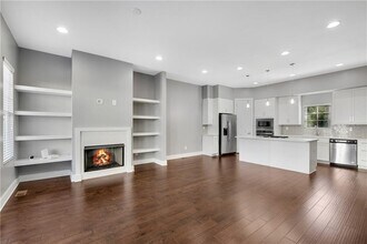 743 Taylor Ct in Atlanta, GA - Building Photo - Building Photo