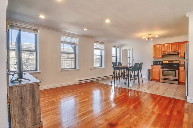 129 Franklin St, Unit B6 in Jersey City, NJ - Building Photo - Building Photo