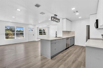 7041 Raleigh St in Hollywood, FL - Building Photo - Building Photo