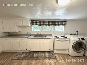 6098 Blue Ridge Turnpike in Fincastle, VA - Building Photo - Building Photo
