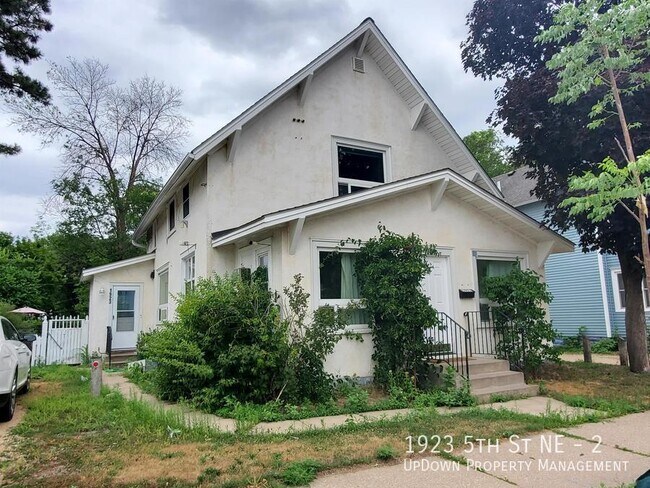 property at 1923 5th St NE