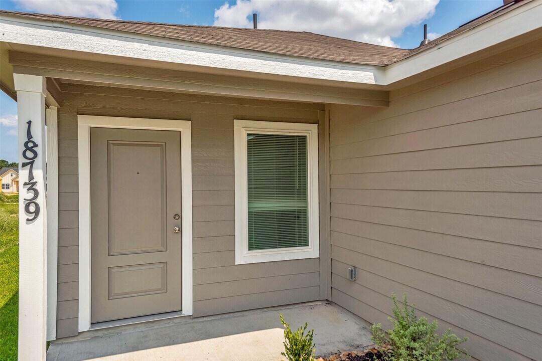 18739 Barrichello Dr in Conroe, TX - Foto de edificio