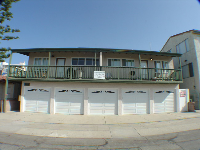 53 10th St in Hermosa Beach, CA - Foto de edificio - Building Photo