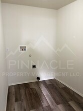 323 Emerald Rd in Granger, WA - Building Photo - Building Photo