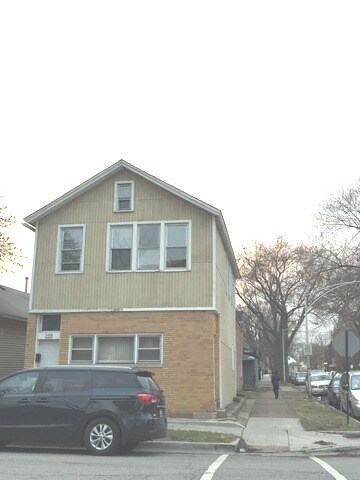 3400 S Lituanica Ave in Chicago, IL - Building Photo