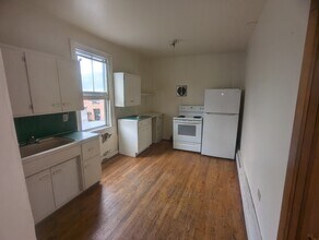 9 Main St, Unit A in North Bennington, VT - Building Photo - Building Photo