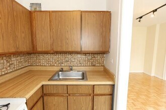 735 W Belmont Ave, Unit E00P in Chicago, IL - Building Photo - Building Photo